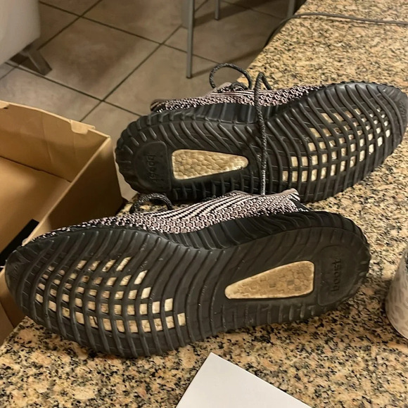Yeezy boost 350 - Picture 7 of 8